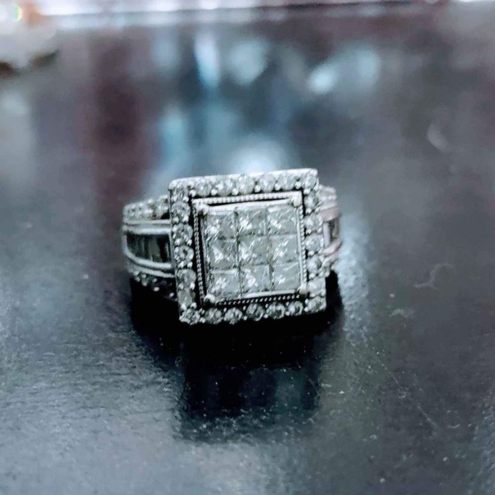 ENGAGEMENT RING - Picture 3 of 6